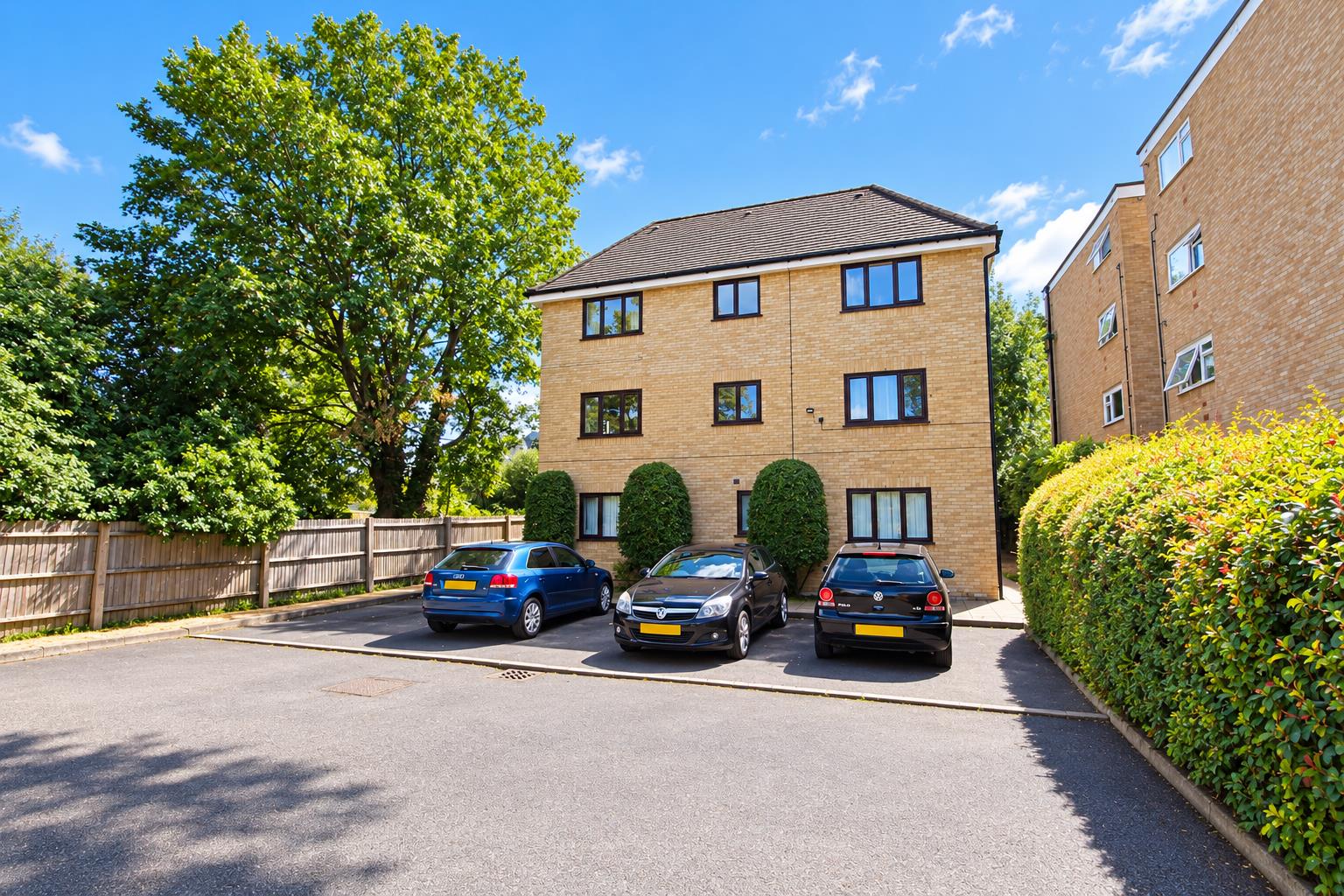 1 bed property in Harcourt Avenue, Wallington